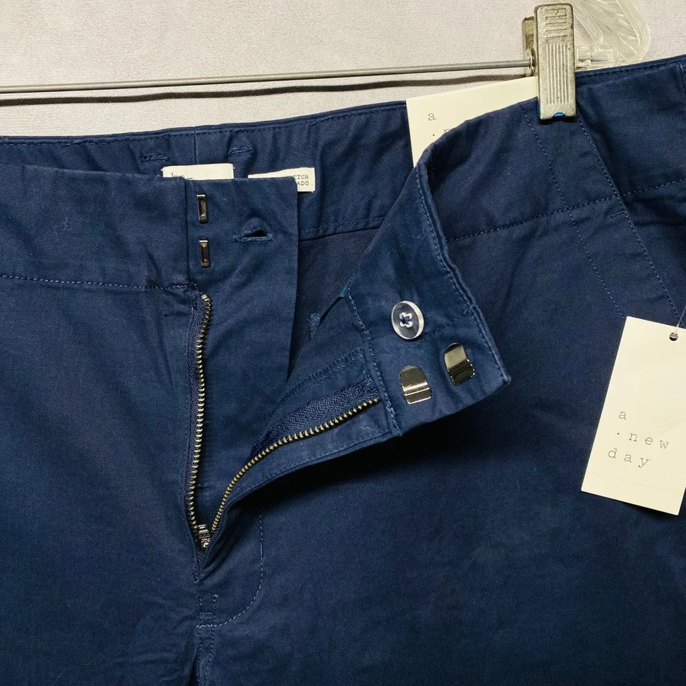 A New Day Women's Navy Straight High Rise Cropped Pants‎ Size 16 R Stretch